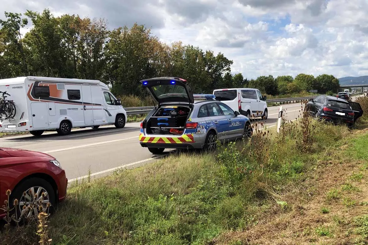 Deidesheim - Unfallflucht durch fehlerhaften Spurwechsel