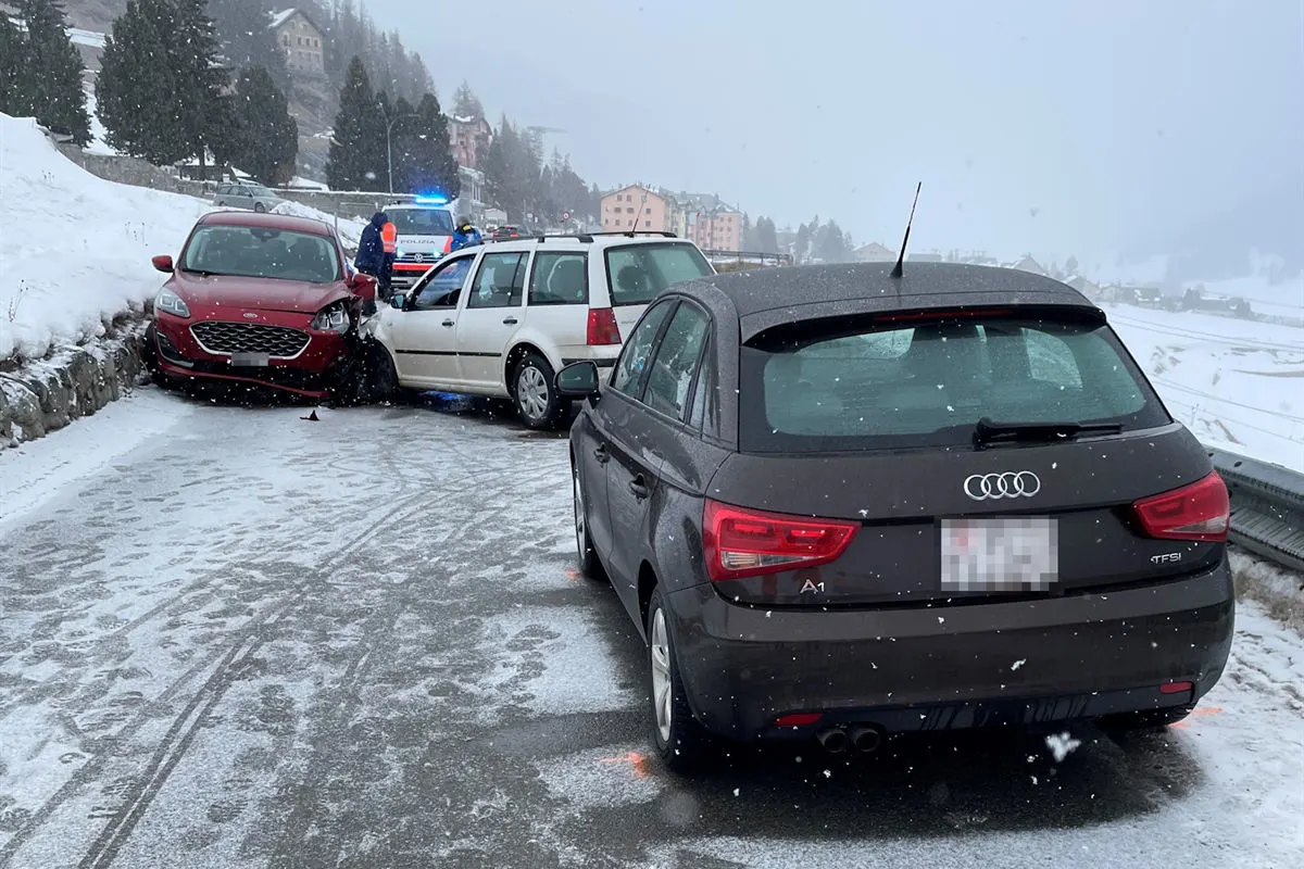Zuoz GR – Zwei Verletzte nach Kollision auf Gegenfahrbahn