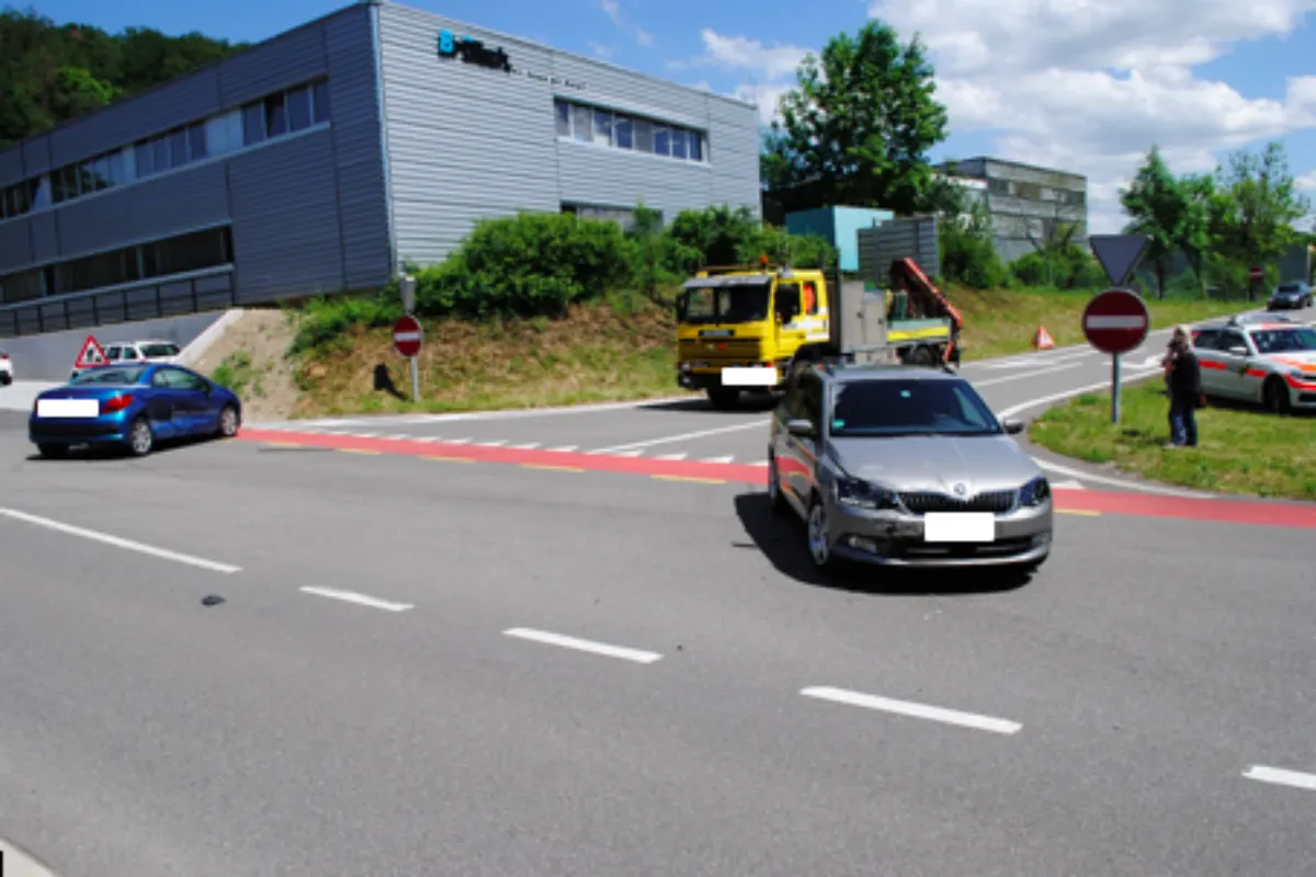 Schaffhausen SH - Zwei Autos zusammengestossen