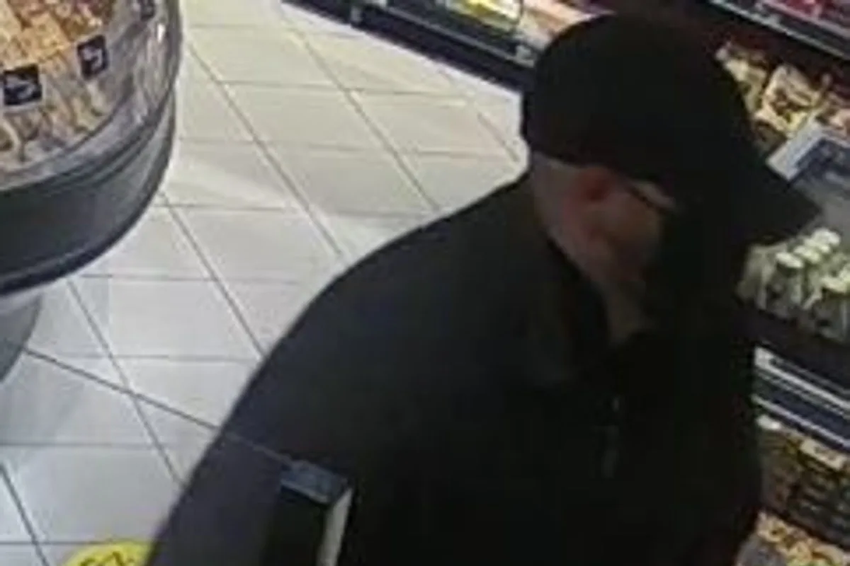 Kalsdorf - Bewaffneter Raubüberfall auf Tankstelle - Wer erkennt den Täter?
