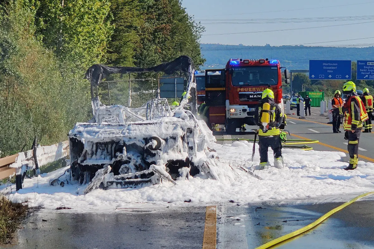 Sankt Augustin – Wohnmobil brennt auf A3 vollständig aus