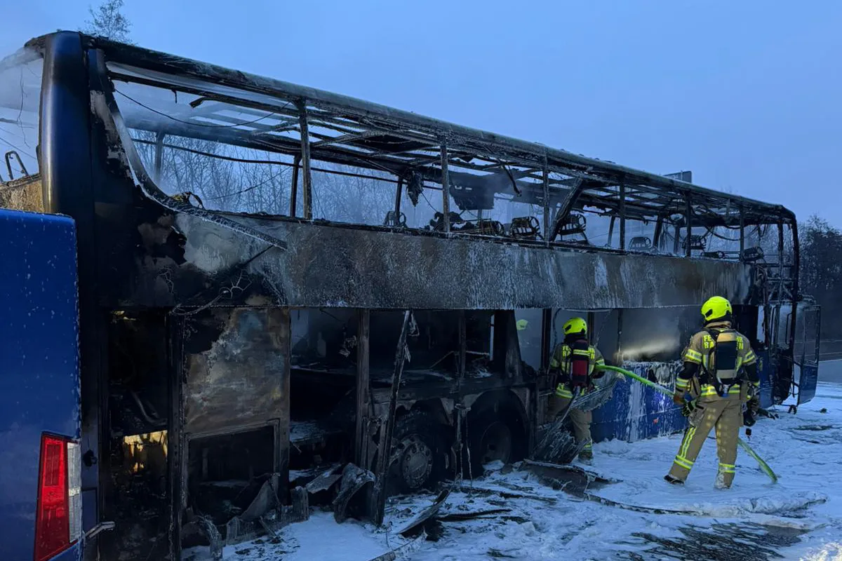 A52 Ratingen – Reisebus auf Autobahn in Brand geraten