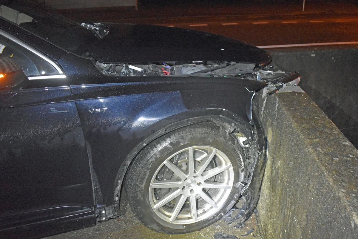 Kanton Luzern – Gegen Mauer geprallt - Reifen löst sich während der Fahrt