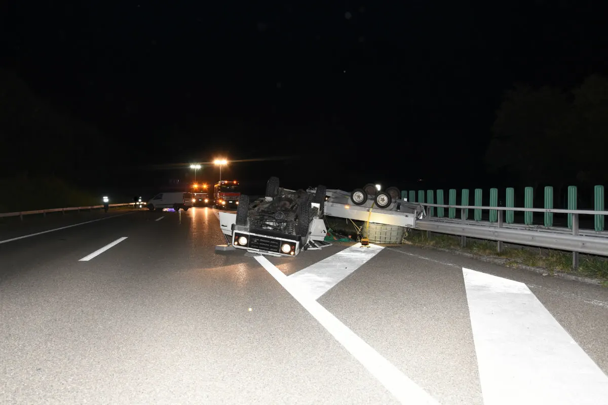 Oberbüren SG - Auto überschlägt sich