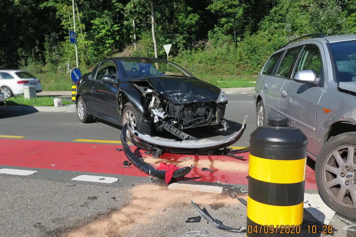 Unfall in Münchenstein BL – Kollision zwischen zwei Personenwagen