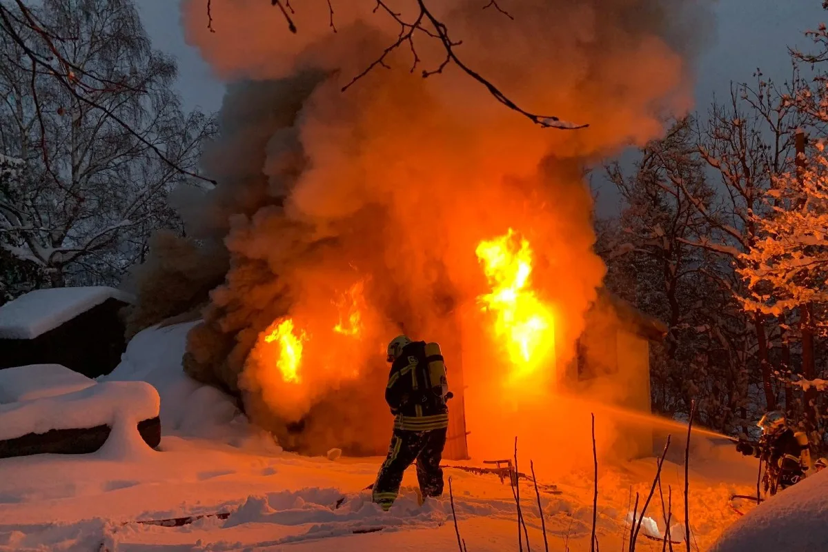 Ayent VS - Ein Chalet wurde durch einen Brand massiv beschädigt