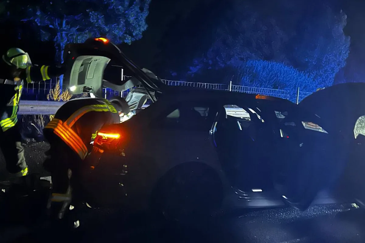 A26 Stade NI – Zwei Verletzte bei Unfall mit drei Pkw
