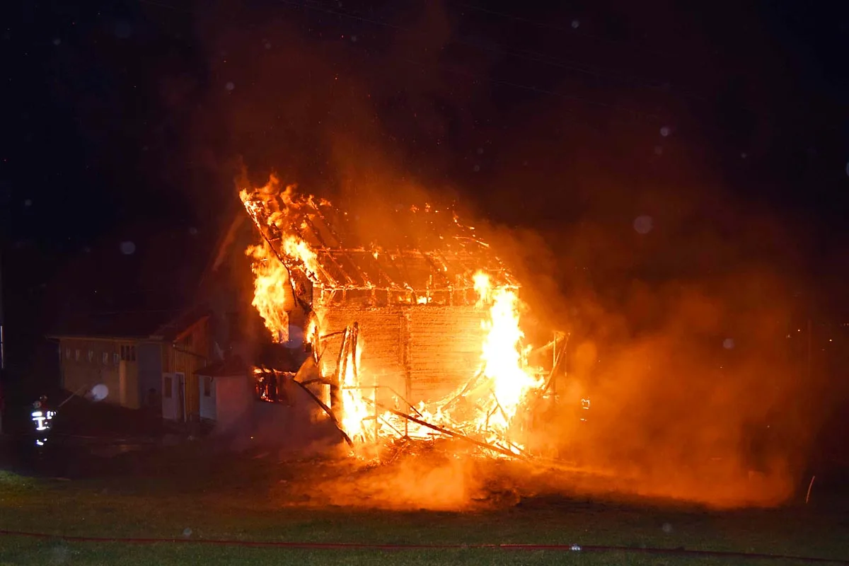 Brand in Urnäsch AR - Bauernhaus und Scheune mit Rinder in Vollbrand