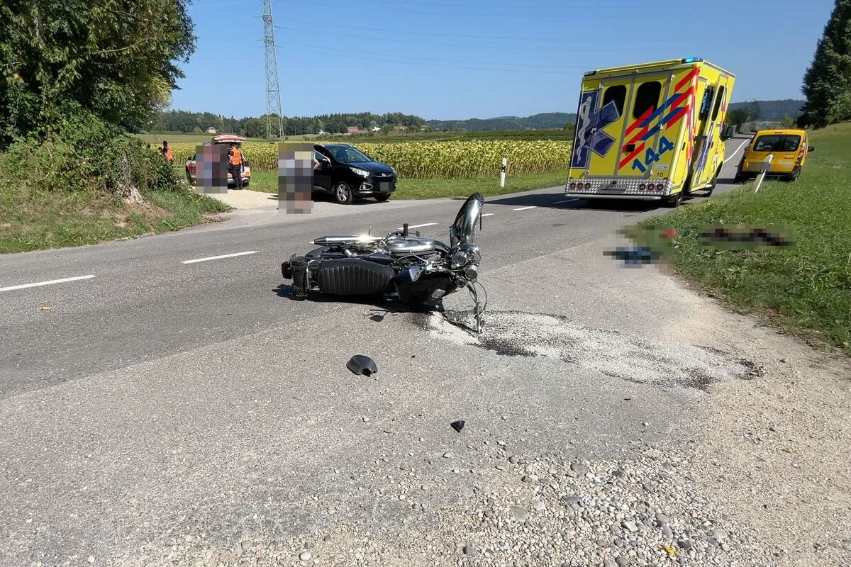 Heinrichswil SO - Motorradlenker wird nach Unfall ins Spital geflogen 