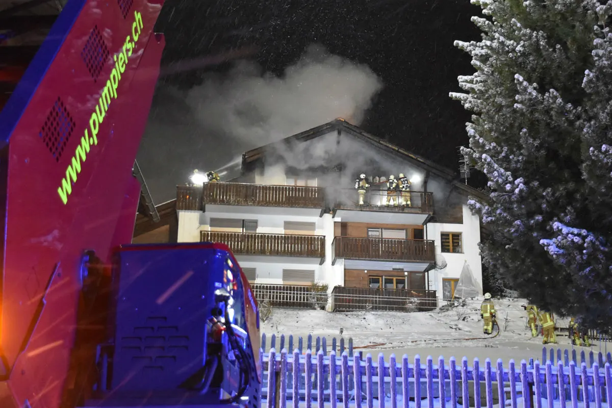 Sedrun GR -  Brand in Mehrfamilienhaus