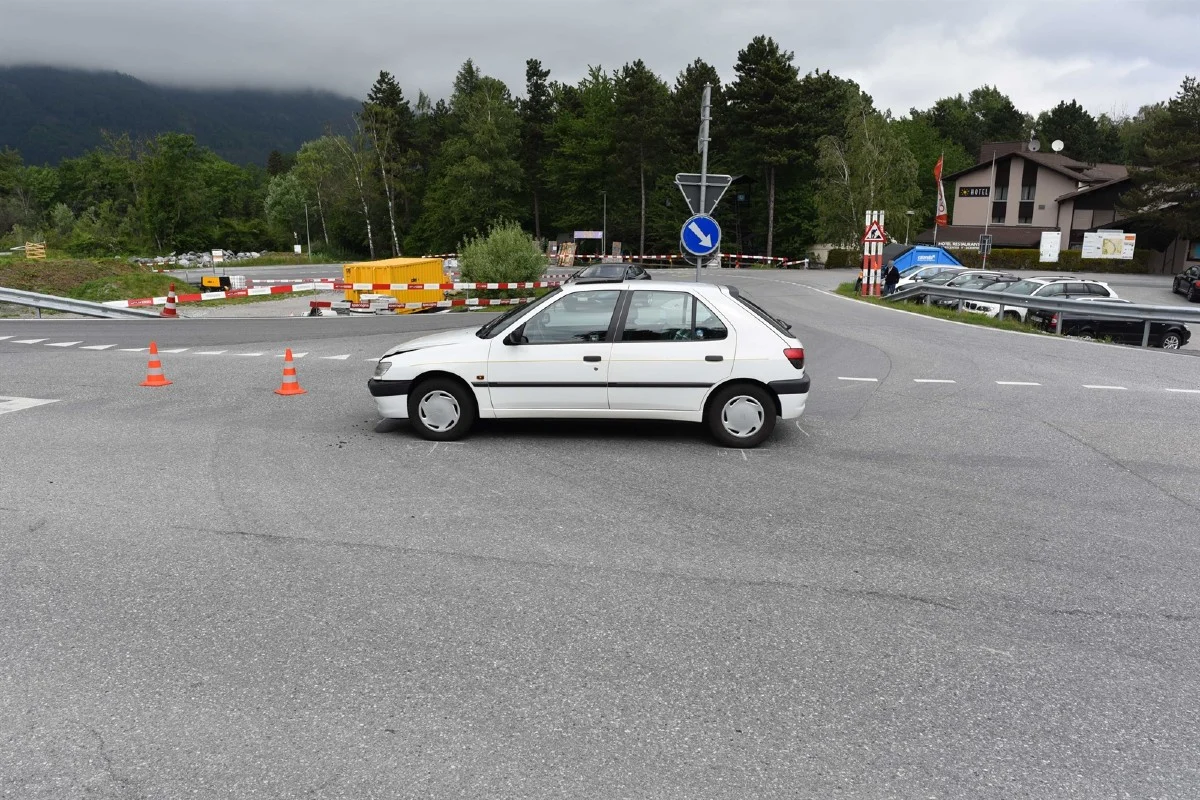Trimmis GR - Verletzte Automobilistin bei Abbiegeunfall