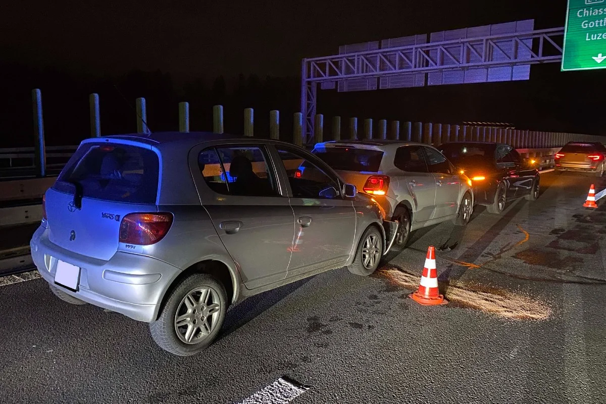 Cham / Rotkreuz ZG - Auffahrunfälle im Feierabendverkehr