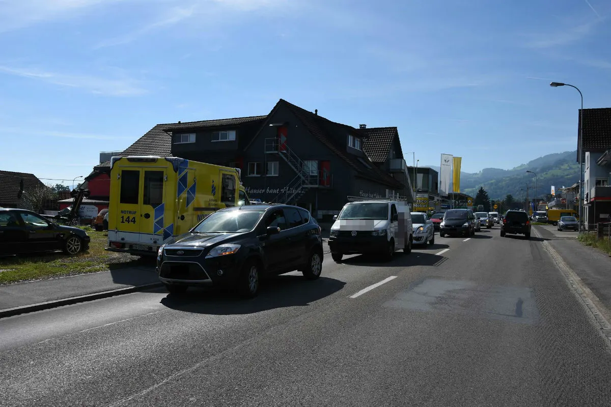 Marbach SG - Auffahrkollision mit drei Fahrzeugen