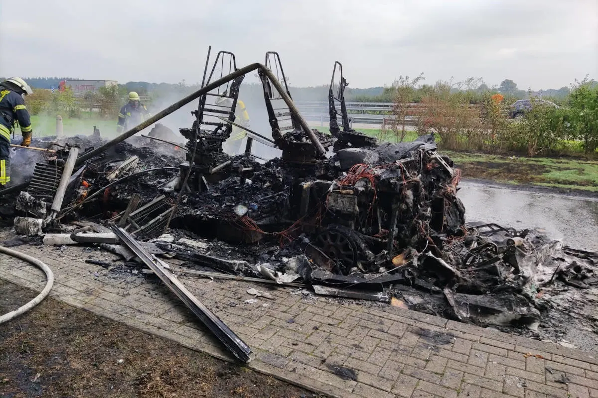 A1 Emstek – Brand eines Wohnmobils auf der Autobahn