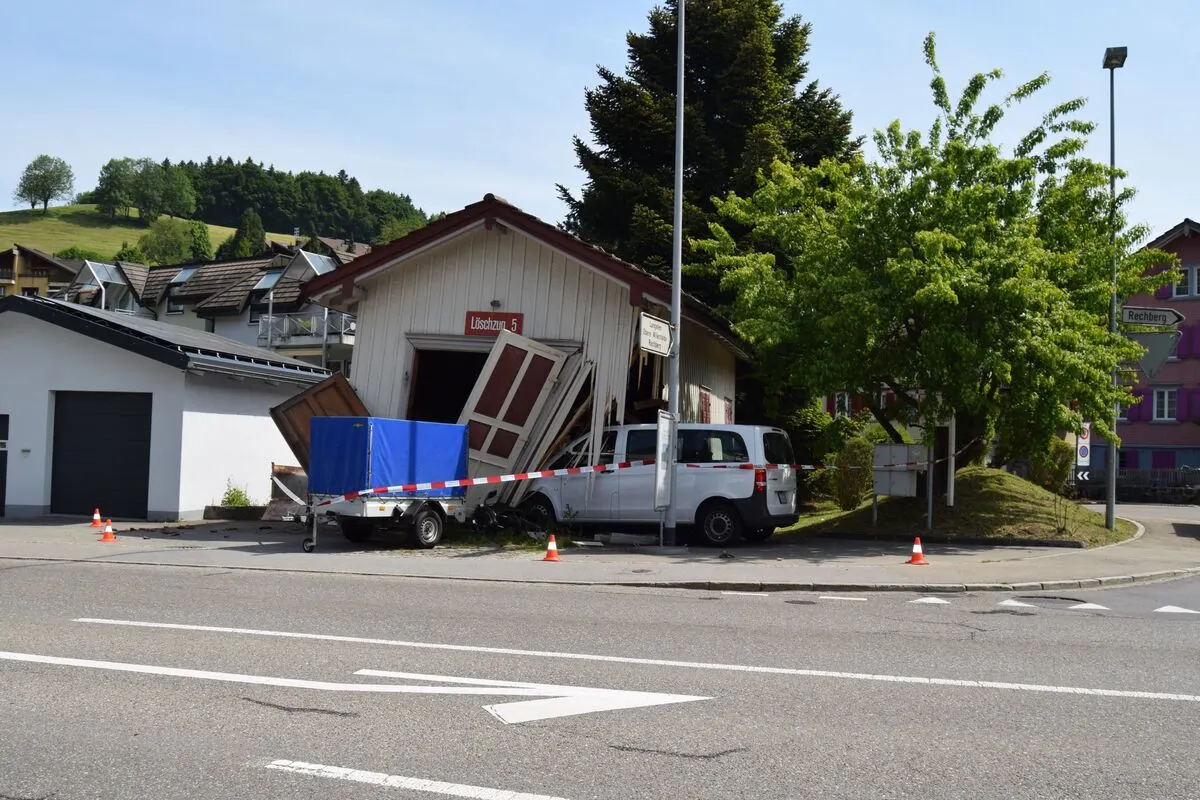 Herisau AR – Enormer Sachschaden nach Verkehrsunfall