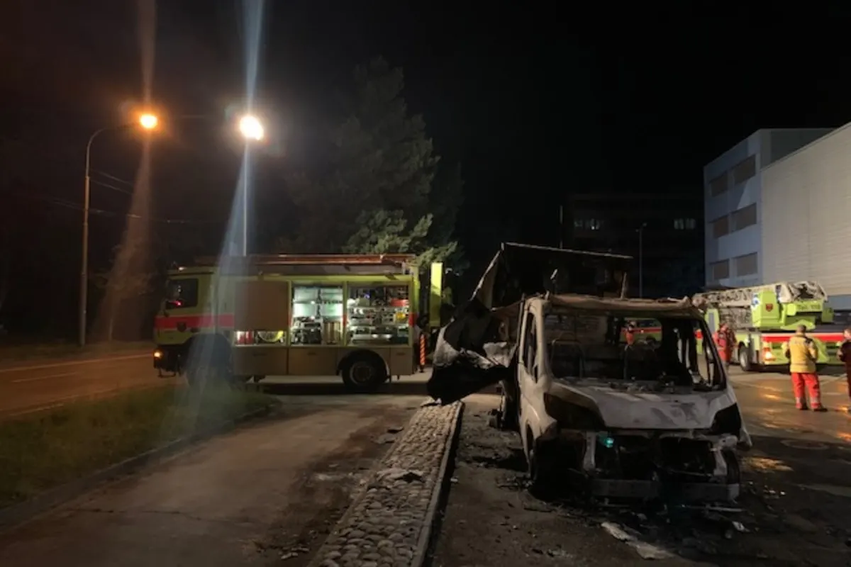 Winterthur ZH - Mehrere Autos und Lieferwagen durch Brandstiftung in Vollbrand!