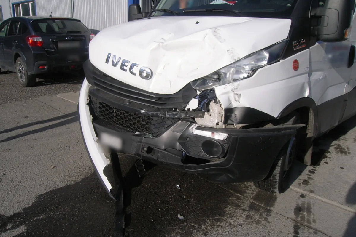Unfall in Altdorf UR – Kollision zwischen Lieferwagen und Lastwagen 