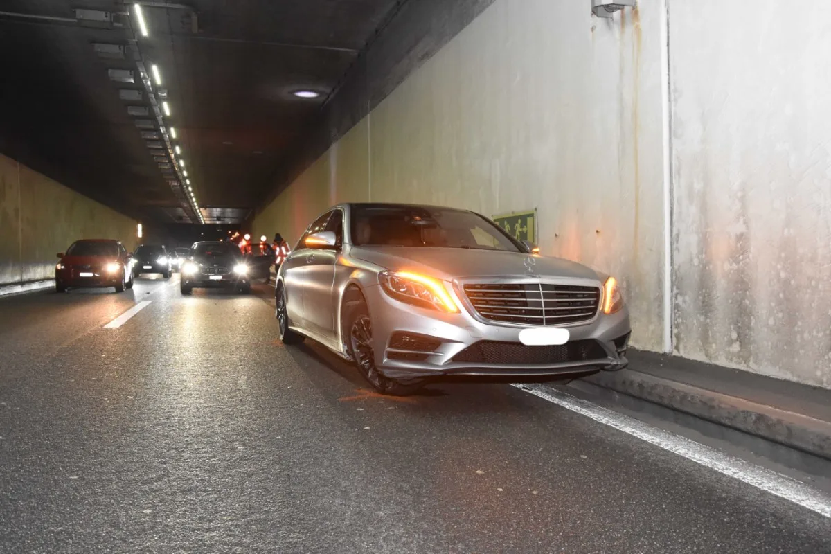 St. Gallen - In fahrunfähigem Zustand mit Mercedes verunfallt