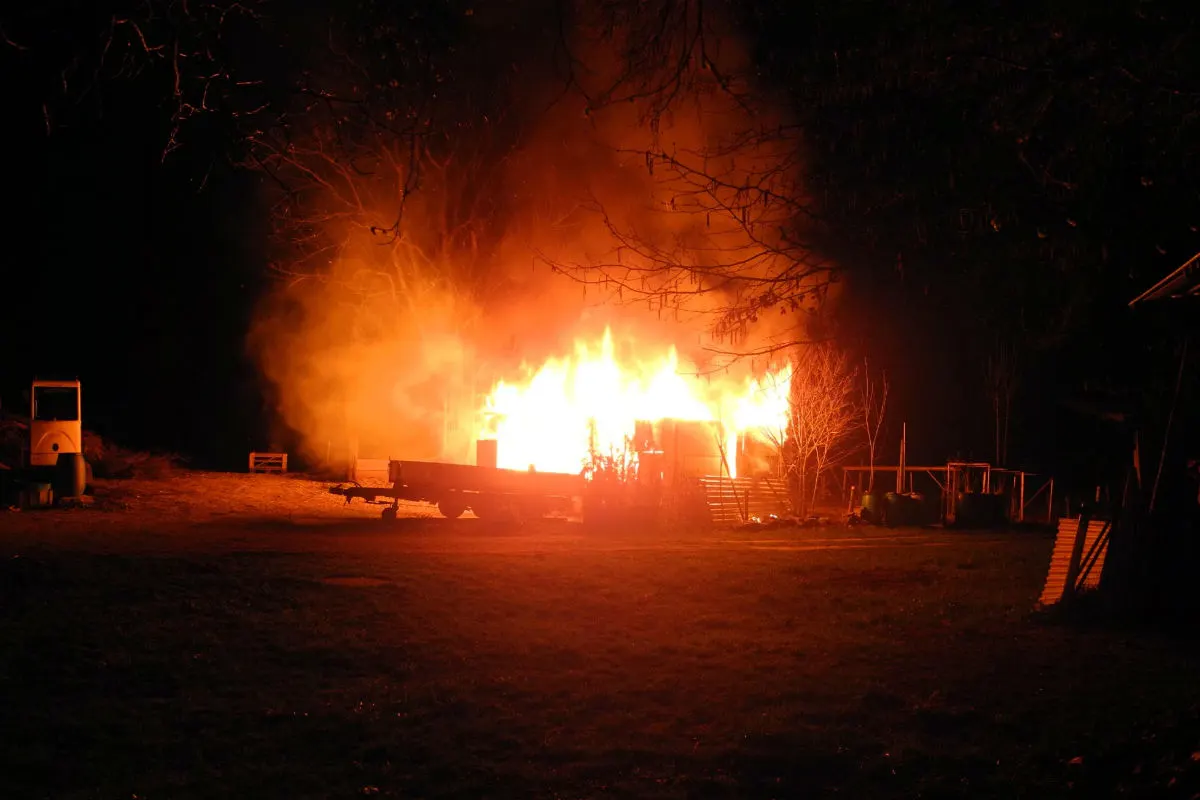 Wilen SZ - Brand eines Häuschens in einem Schrebergarten 