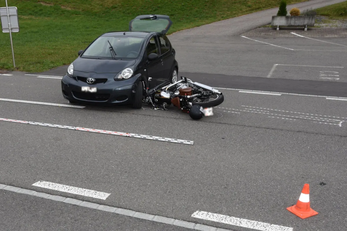 Ricken SG - Beim Losfahren Motorrad übersehen