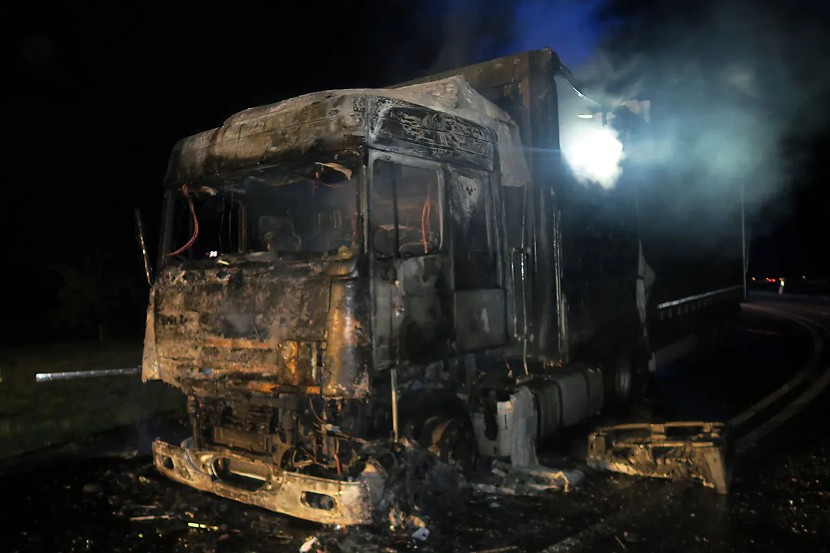 Bad Nauheim - LKW brannte komplett aus
