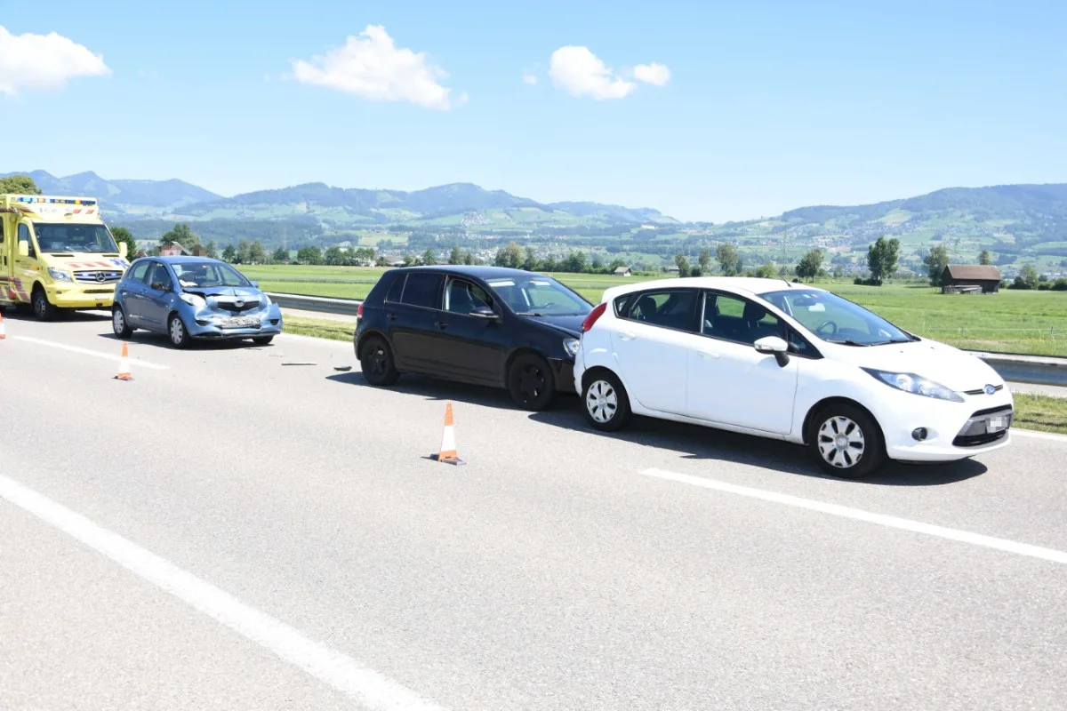 Benken SG - Unaufmerksamkeit führt zu Auffahrkollision