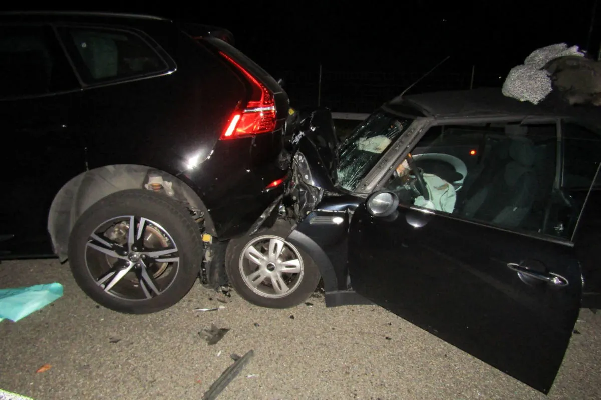 A3 Mollis GL - Verkehrsunfall auf der Autobahn 