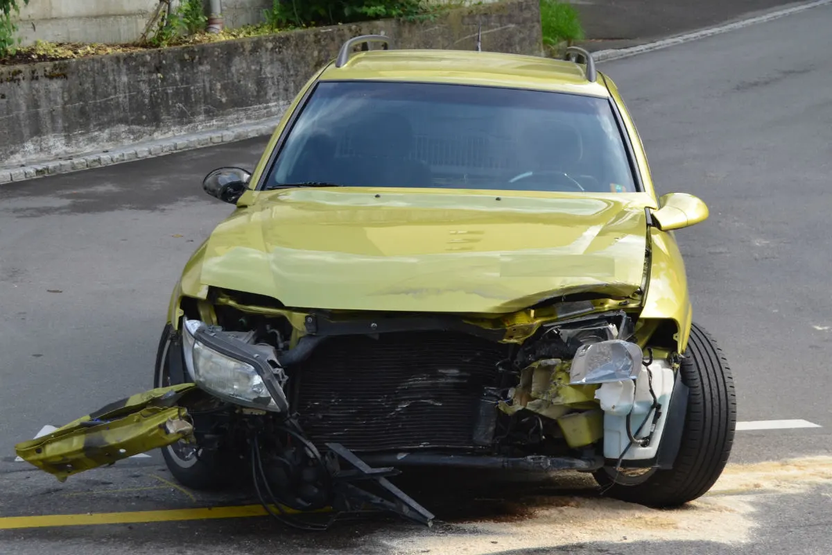 Herisau AR - Heftige Kollision zwischen zwei Fahrzeugen