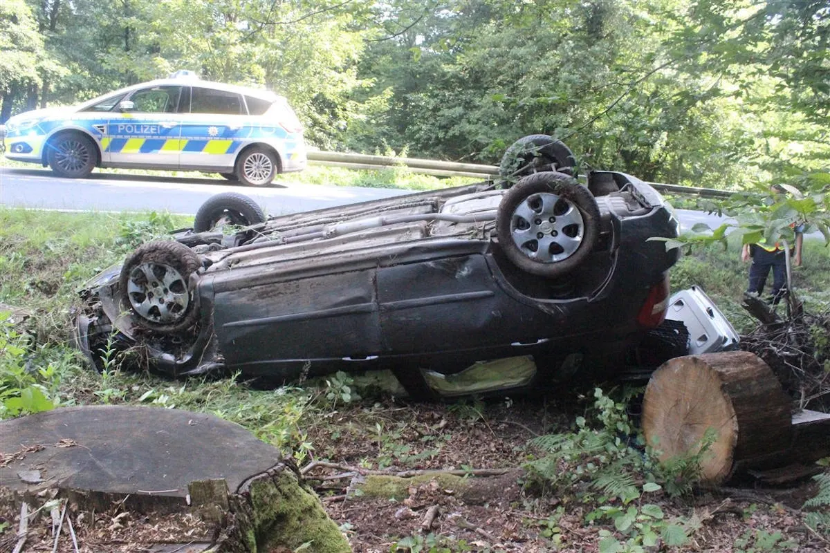 Scherfbachtal – Kia landet im Scherfbachtal auf dem Dach
