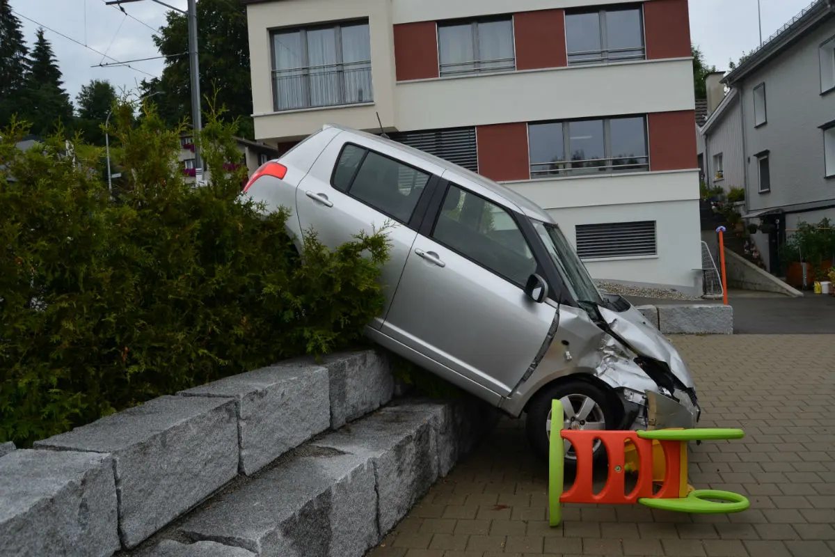 Teufen AR - Kollision zwischen Auto und Zug