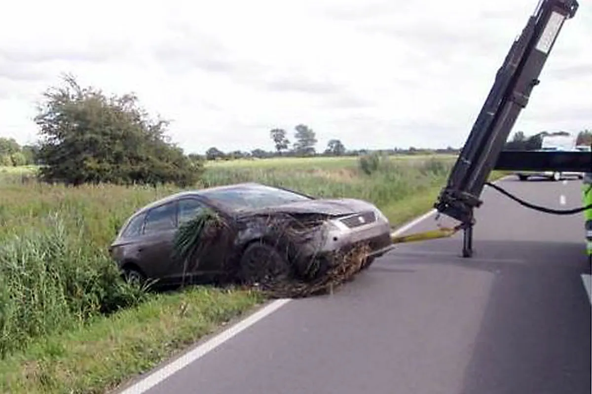 Wilhelmshaven -  Verkehrsunfallflucht im Wangerland