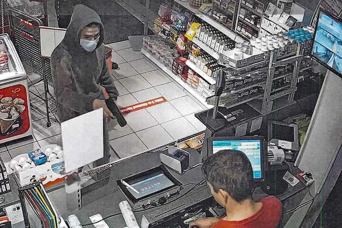  Wülfrath - Öffentlichkeitsfahndung - Polizei fahndet mit Bildern nach Tankstellenräubern