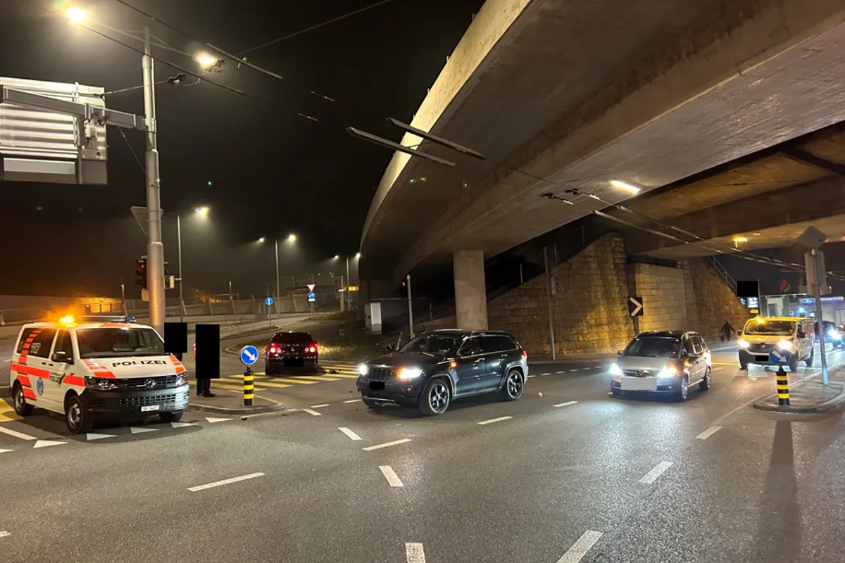 Neuhausen am Rheinfall SH - Polizei sucht Zeugen von Verkehrsunfall