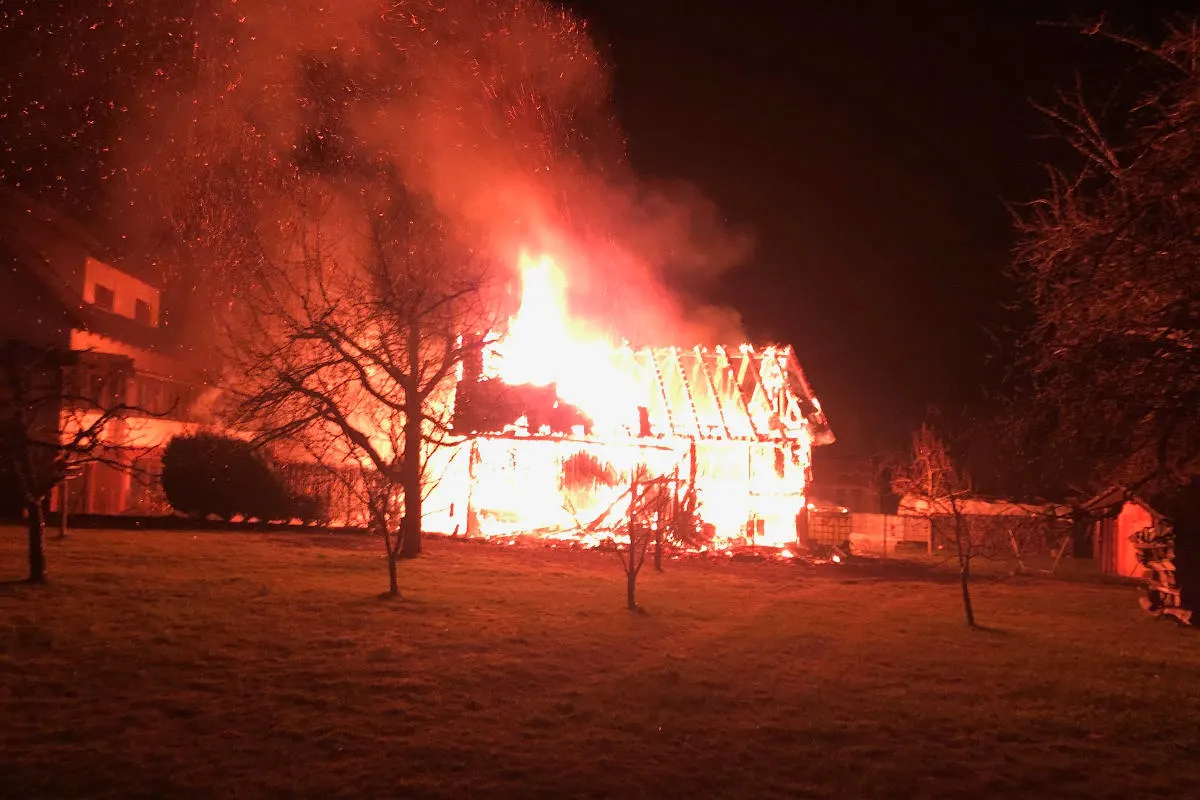 Oberkollbach – Feuer zerstört eine Großgarage