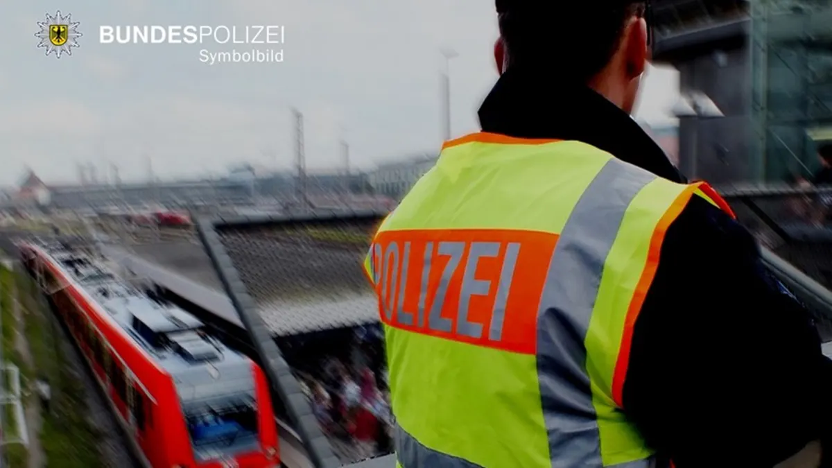 München – Mann springt auf abfahrenden Zug am Hauptbahnhof