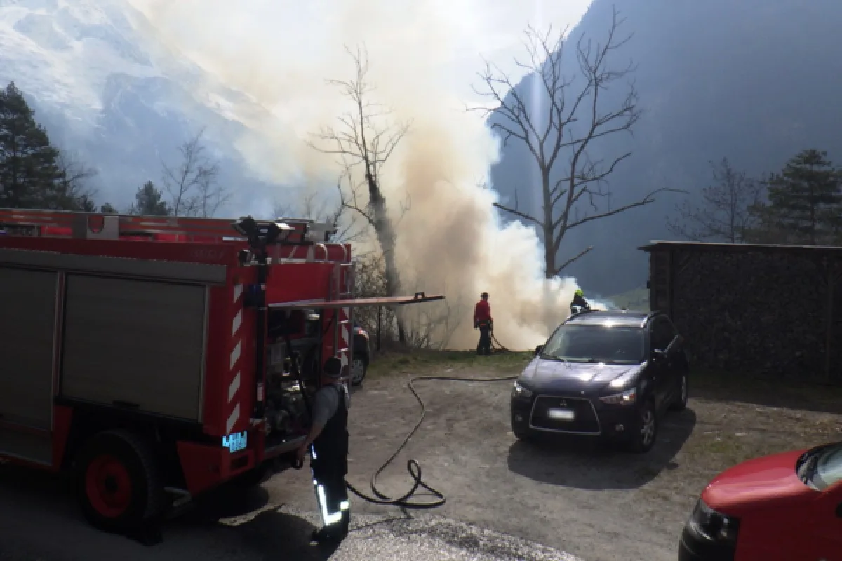 Silenen UR - Brand durch Feuerwehr gelöscht