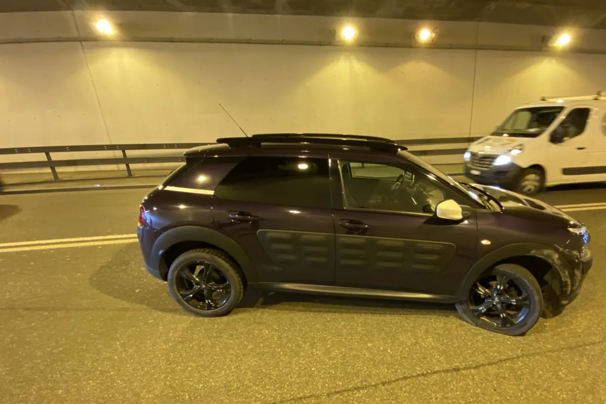 Während der Fahrt im Auto bei Lenzburg AG im Tunnel eingeschlafen!