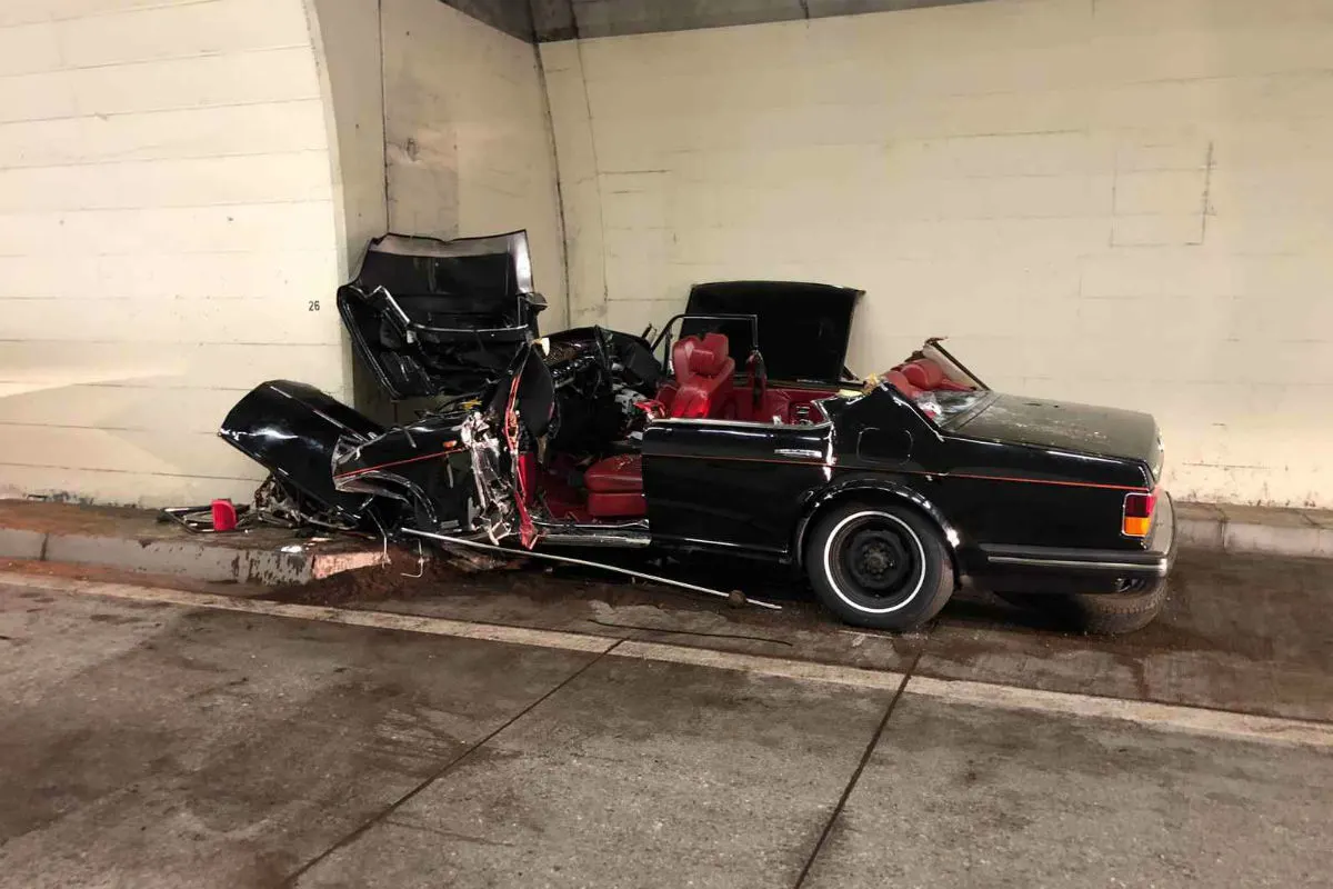 Murg SG - Auto kracht in Tunnelwand