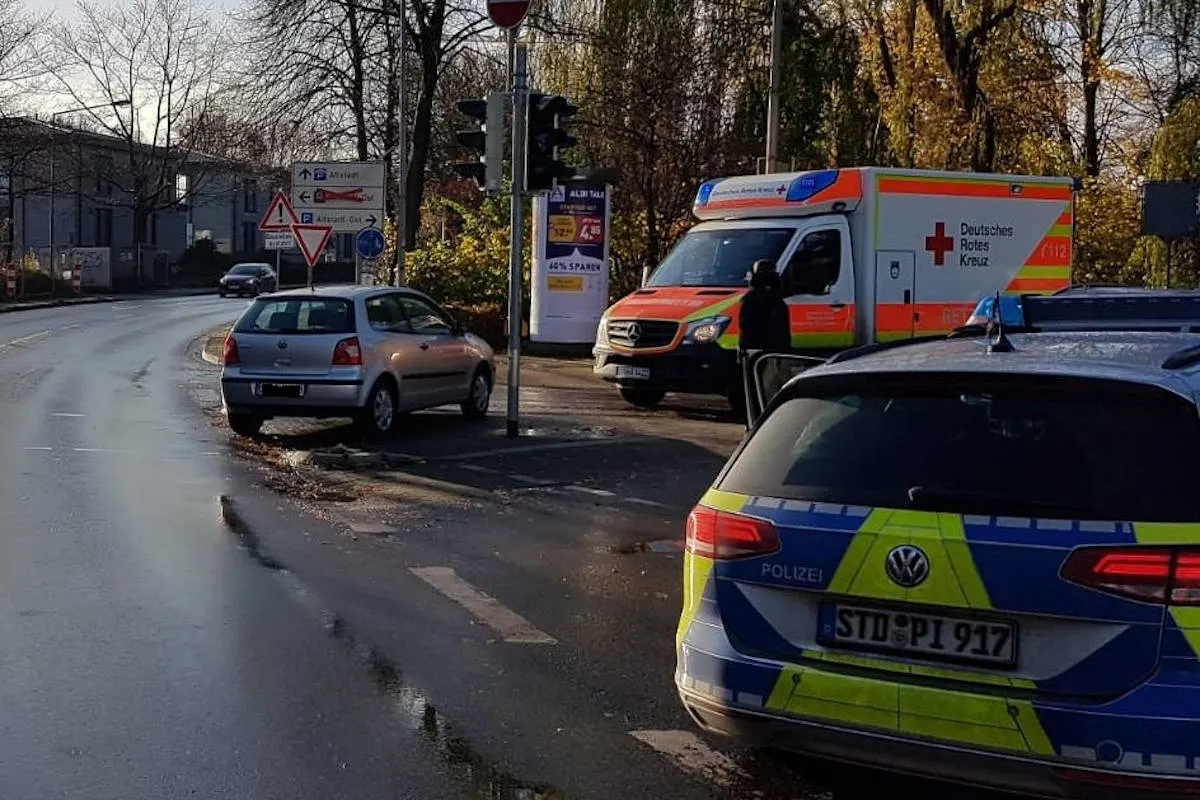 Buxtehude – 86-jähriger Fußgänger bei Unfall lebensgefährlich verletzt