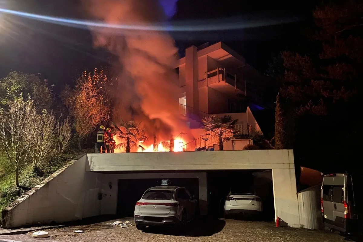 Walchwil ZG – Absichtlich Feuer in einem mehrstöckigen Einfamilienhaus gelegt