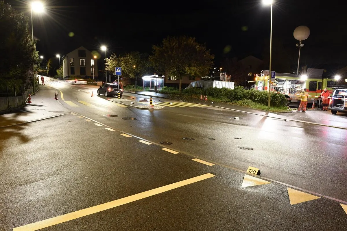Richterswil ZH - Fussgängerin vom Auto erfasst und schwer verletzt