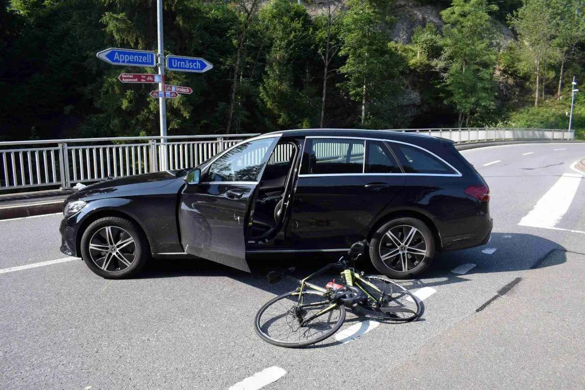 Urnäsch AR – Verkehrsunfall zwischen Auto und Velo