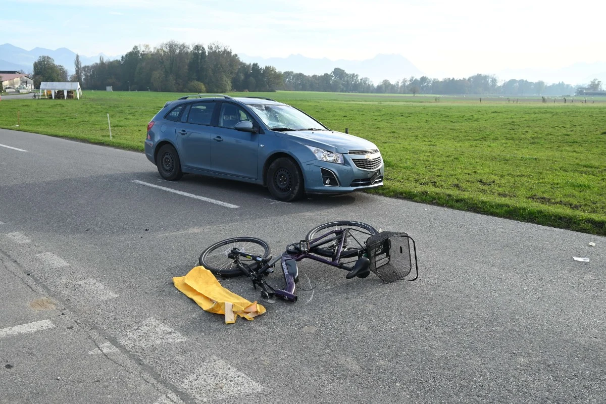 Rebstein SG - Kollision zwischen Auto und E-Bike