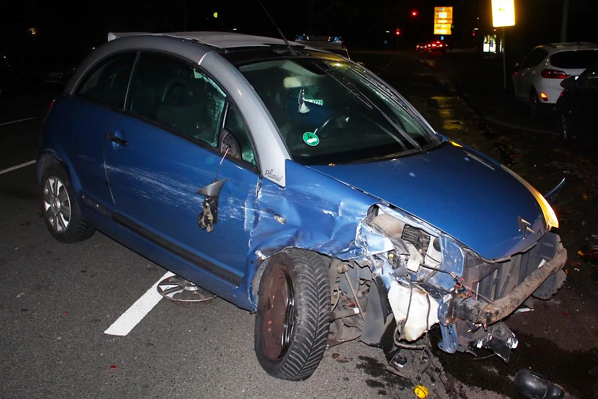 Heftiger Crash in Dellviertel - Alkoholfahrt endet mit vier beschädigten Autos