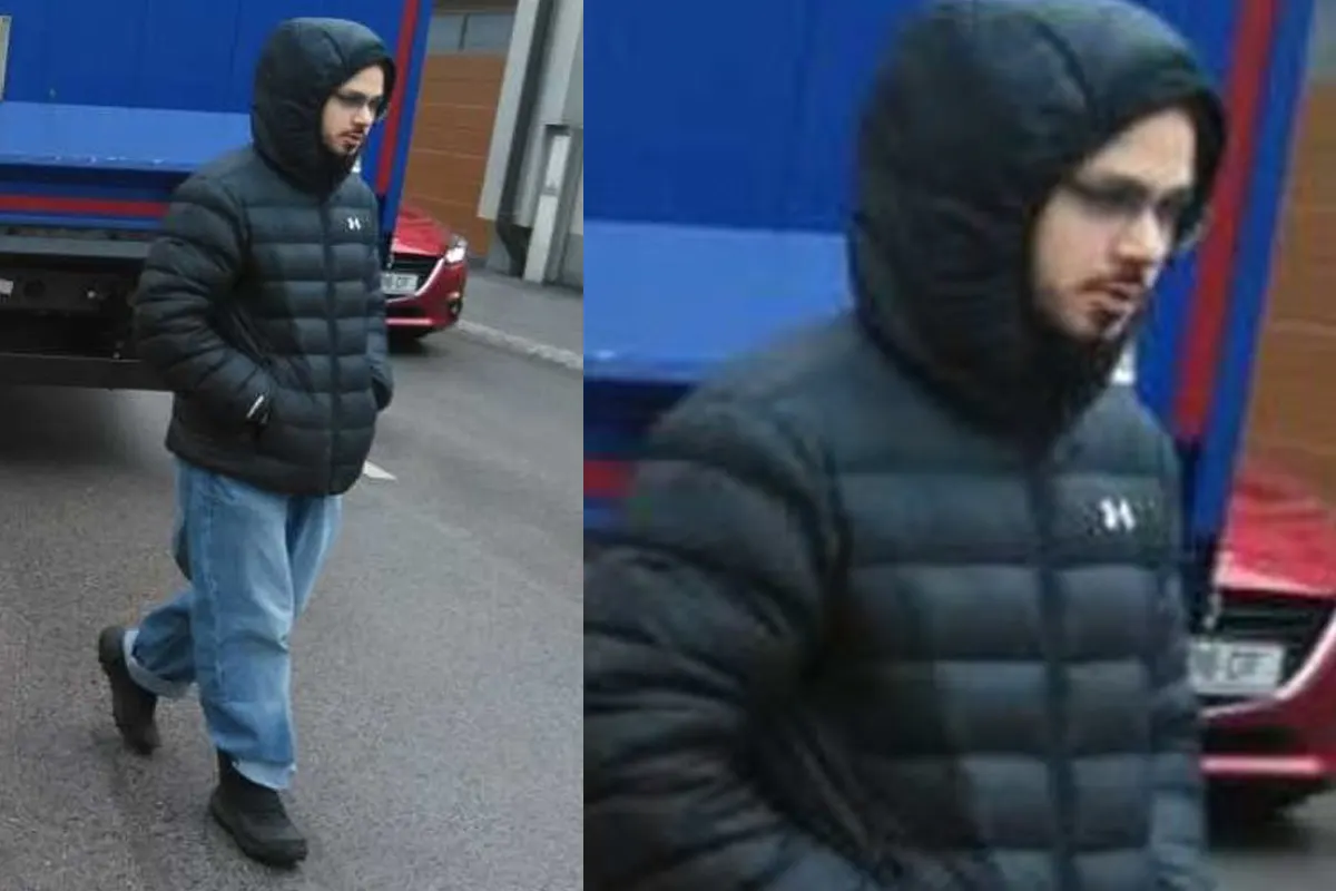Ein Mann in einer schwarzen Daunenjacke mit Kapuze und blauer Jeans steht neben einem blauen Fahrzeug. Das Bild ist verdoppelt, um Details hervorzuheben.