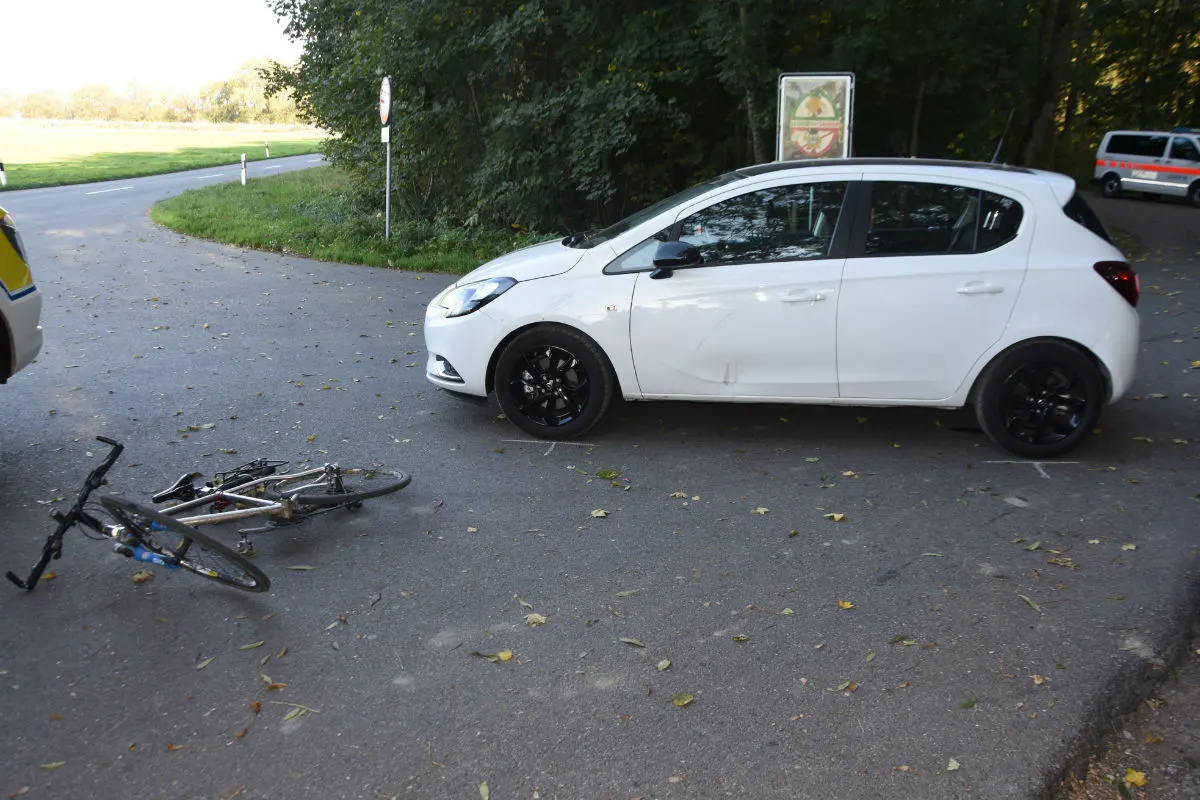 Kriessern SG - Velofahrer bei Kollision mit Auto verletzt