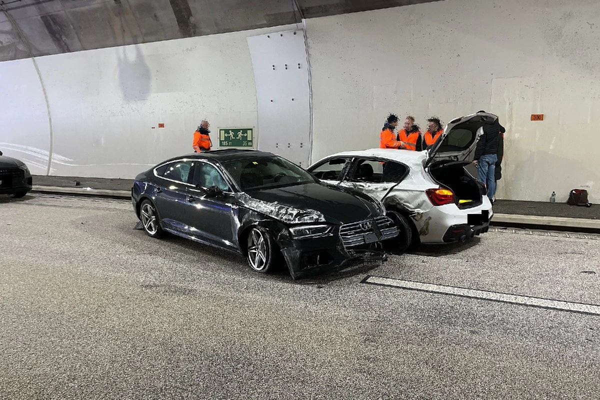 Eptingen BL  - Kollision im Belchentunnel auf der A2 - Strasse kurzzeitig gesperrt
