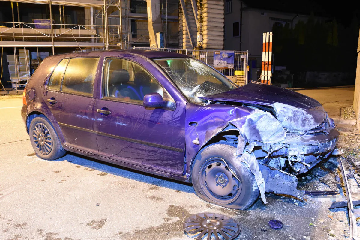 Unfall in Benken SG – Fahrunfähig in Hauswand geprallt