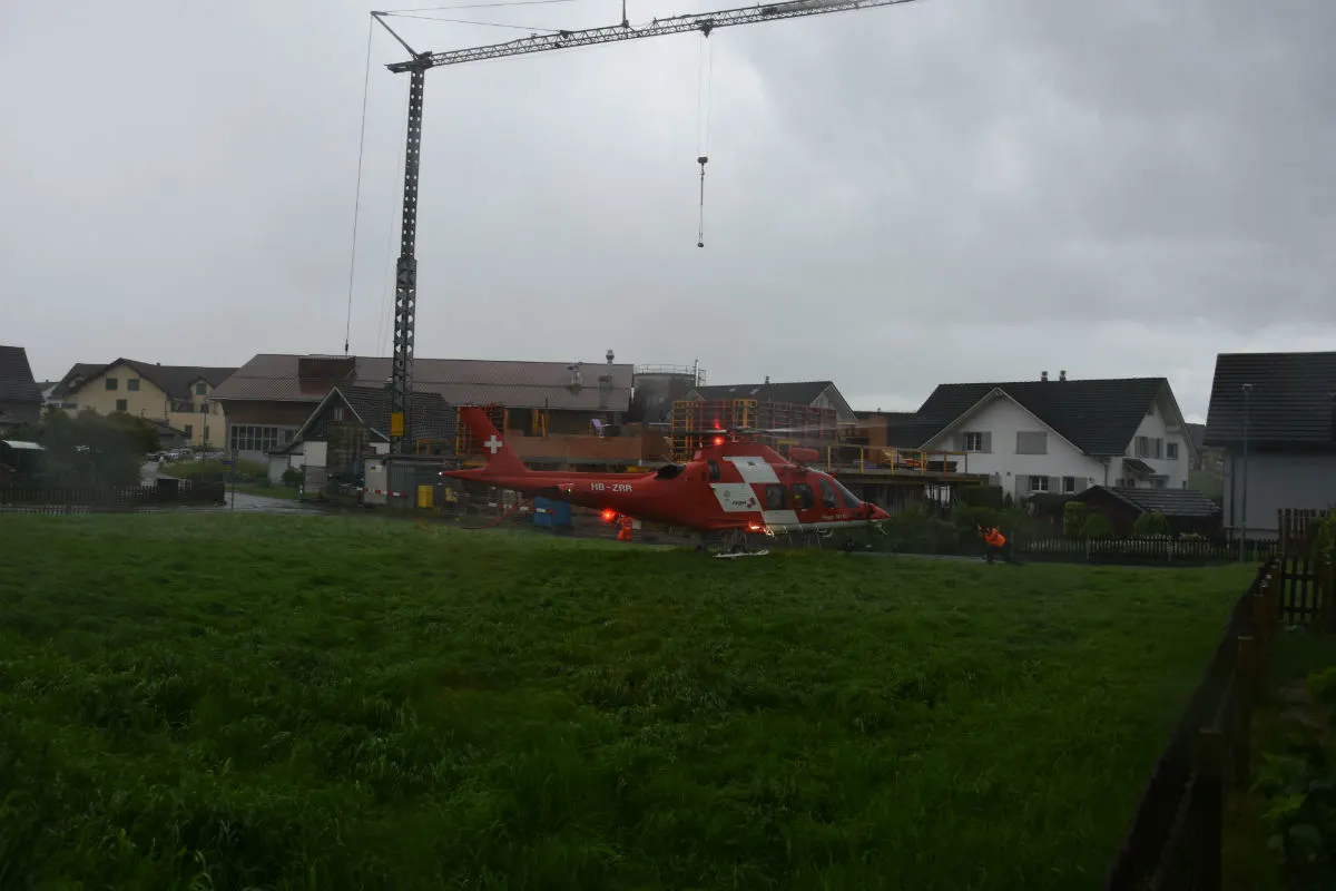 St. Gallenkappel SG - Arbeiter von Dach gestürzt 