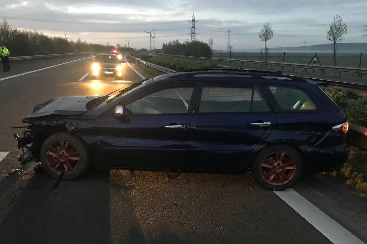A26 Stade – Reh ausgewichen und in die Leitplanken gefahren